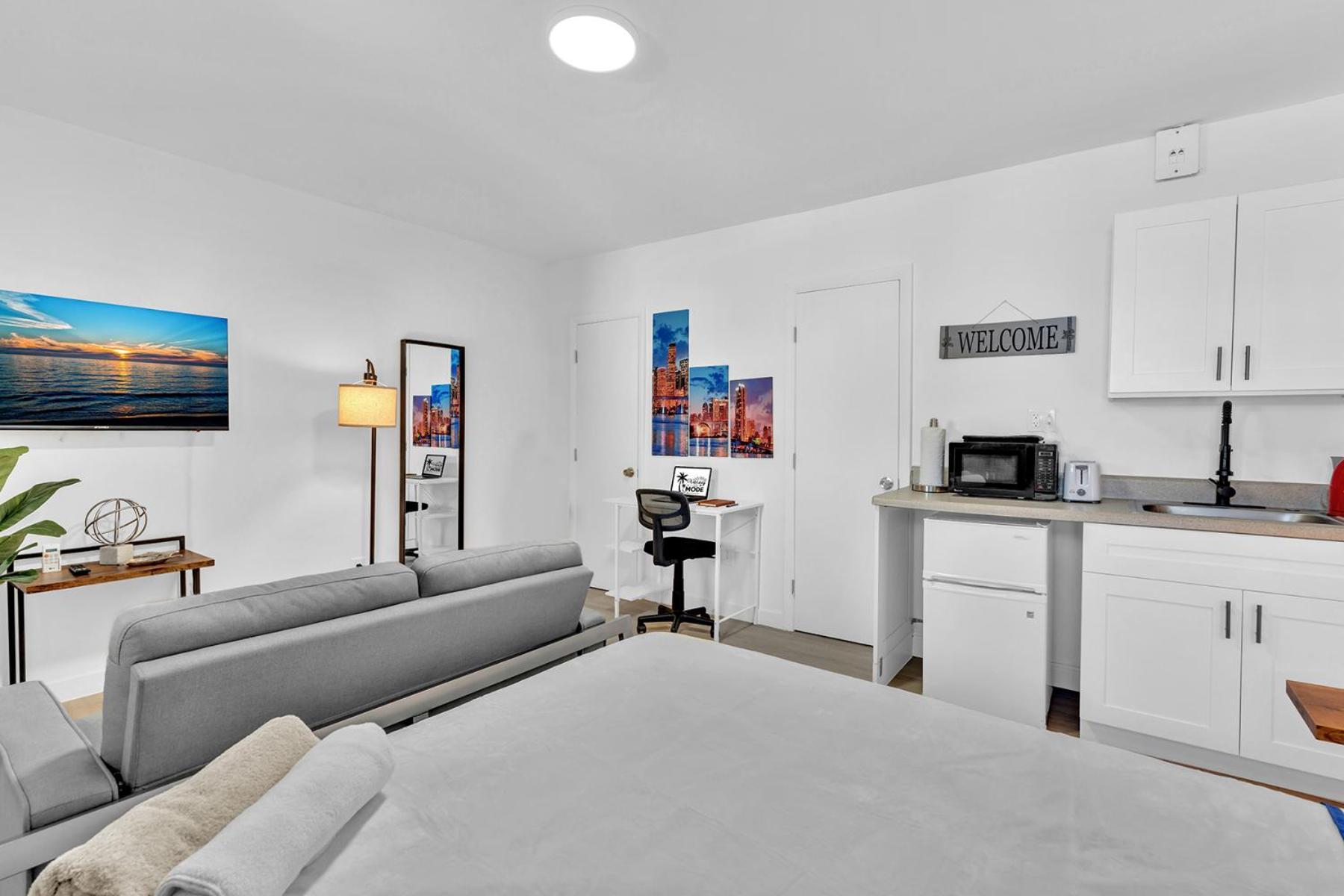 Young Circle & Hollywood Blvd Posh Studio Suite ภายนอก รูปภาพ