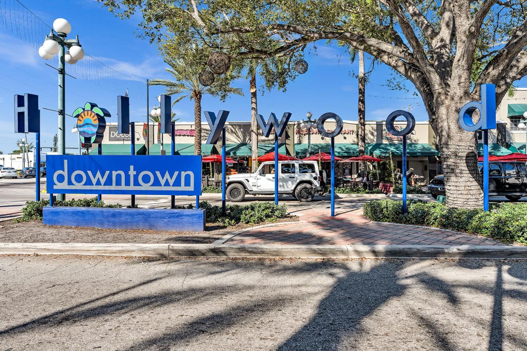 Young Circle & Hollywood Blvd Posh Studio Suite ภายนอก รูปภาพ
